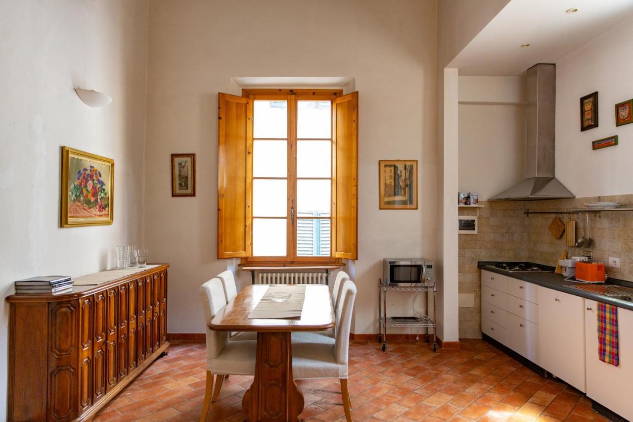 Lovely One Bedroom Nearby Ponte Vecchio Appartamento *